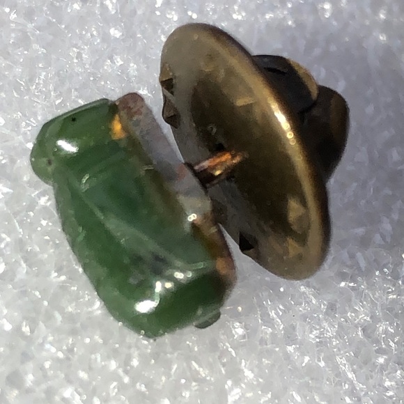Vintage gold tone Jade bug fly tie pin tack - Picture 3 of 7